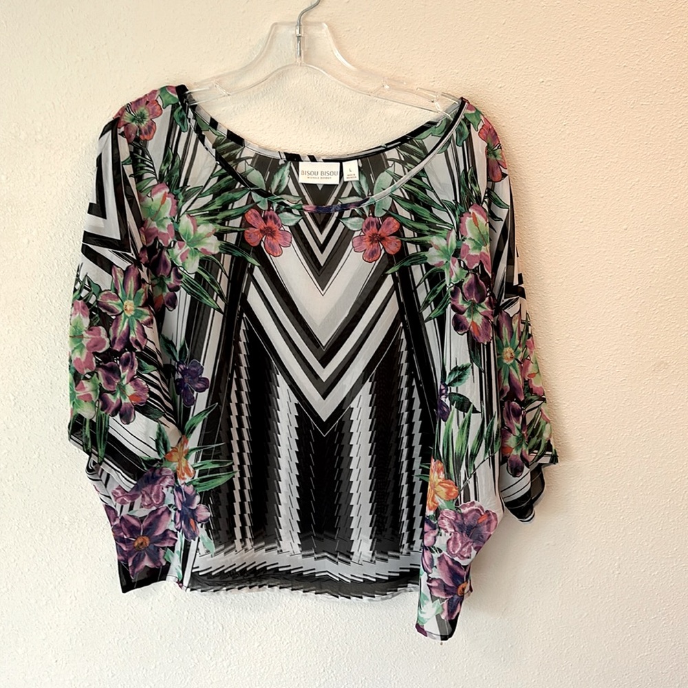 Bisou Bisou tropical. Size Large Lightweight